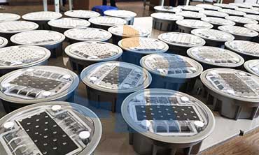 precio de tachas solares